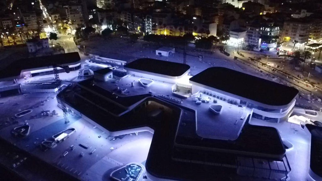 Puerto de Torrevieja de noche, vista aérea
