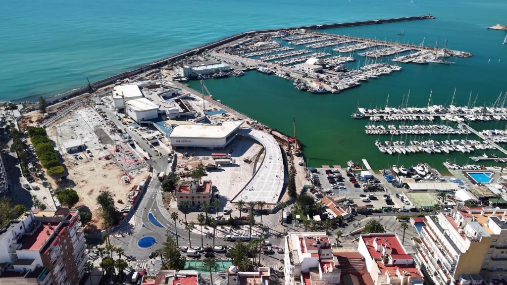 Puerto de Torrevieja en fase de construcción