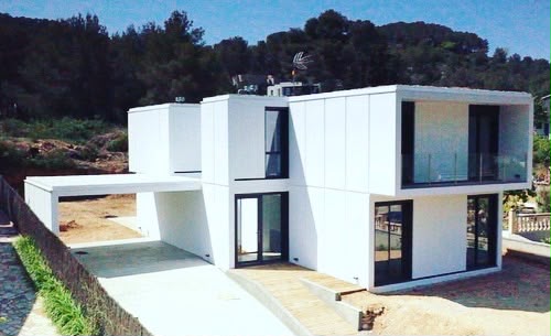 Vivienda unifamiliar con sistema modular de placas